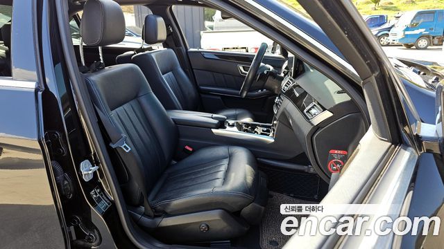 Mercedes-Benz E-Class 2014 — photo 11