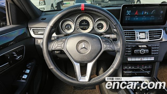 Mercedes-Benz E-Class 2014 — photo 13