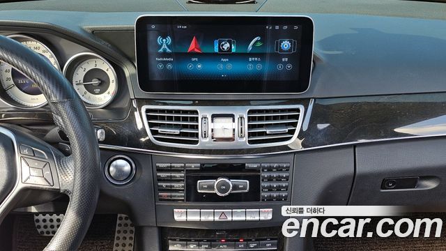 Mercedes-Benz E-Class 2014 — photo 14