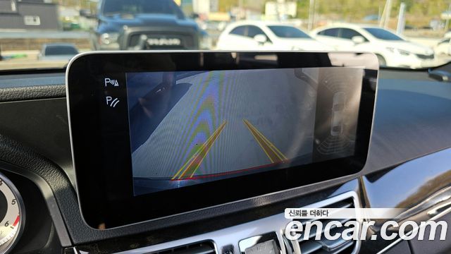 Mercedes-Benz E-Class 2014 — photo 15