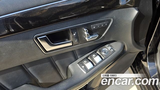 Mercedes-Benz E-Class 2014 — photo 17