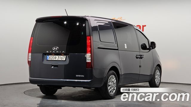 Hyundai Staria 2022 — photo 2