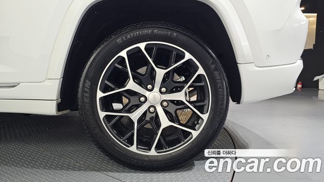 Jeep Cherokee 2023 — photo 7