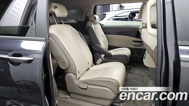 Kia Canival 2022 — photo 18