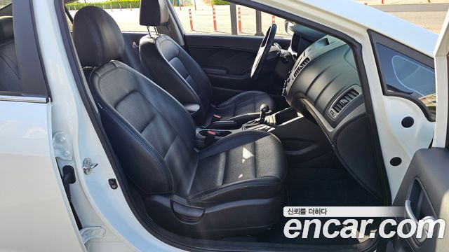 Kia K3 2015 — photo 11