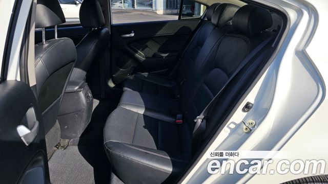 Kia K3 2015 — photo 12