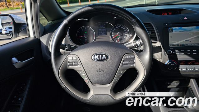 Kia K3 2015 — photo 13
