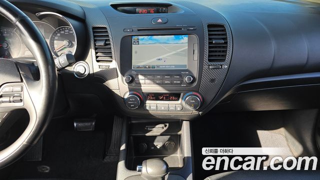Kia K3 2015 — photo 14