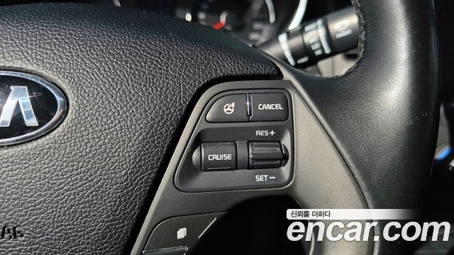 Kia K3 2015 — photo 17