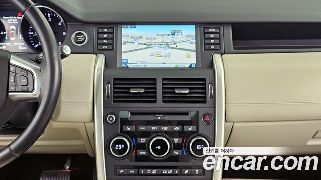 Land Rover Discovery Sport 2016 — photo 14