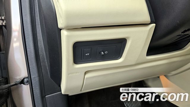 Land Rover Discovery Sport 2016 — photo 16
