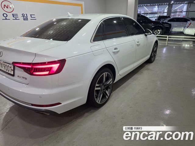 Audi A4 2019 — photo 4