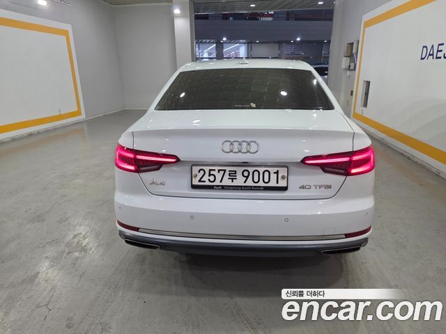Audi A4 2019 — photo 5