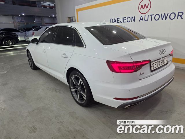 Audi A4 2019 — photo 6