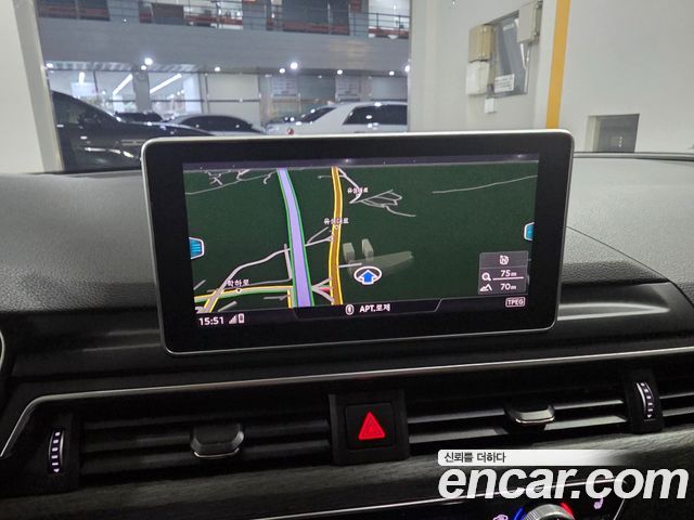 Audi A4 2019 — photo 12