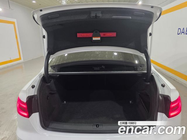Audi A4 2019 — photo 20
