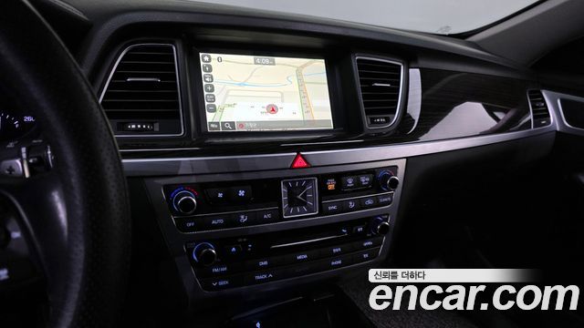 Genesis G80 2018 — photo 20