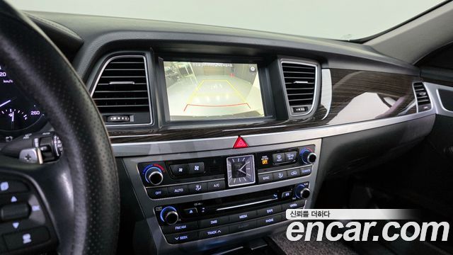 Genesis G80 2018 — photo 21