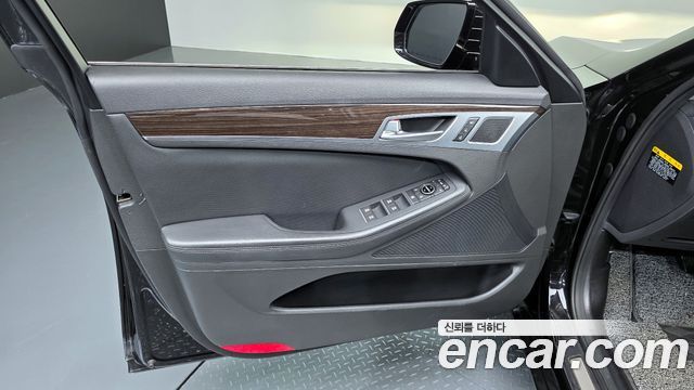 Genesis G80 2018 — photo 14