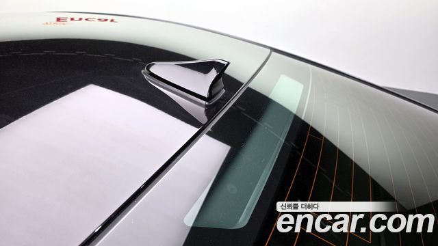 Genesis G80 2018 — photo 28