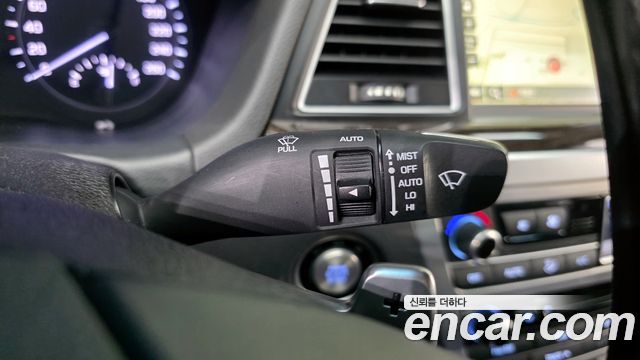 Genesis G80 2018 — photo 30