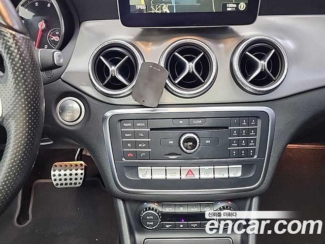Mercedes-Benz CLA-Class 2017 — photo 10