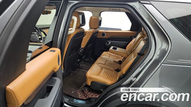 Land Rover Discovery 2017 — photo 17