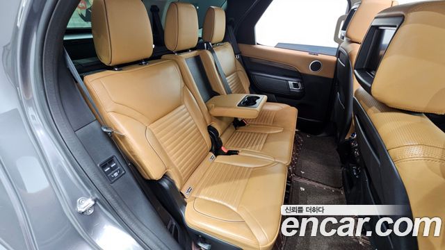 Land Rover Discovery 2017 — photo 18