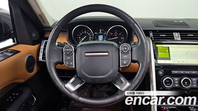Land Rover Discovery 2017 — photo 22