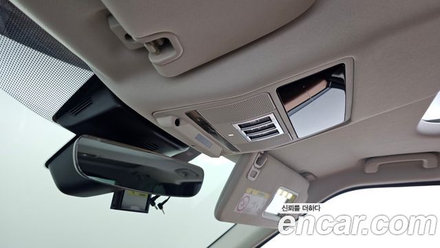 Land Rover Discovery 2017 — photo 23