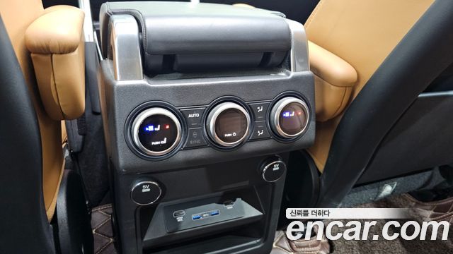 Land Rover Discovery 2017 — photo 25