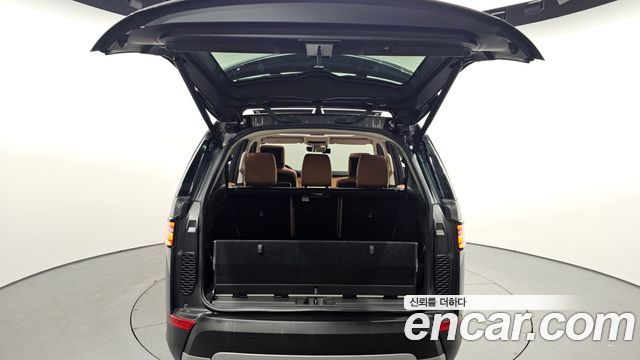 Land Rover Discovery 2017 — photo 26