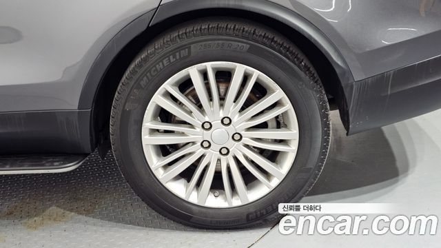 Land Rover Discovery 2017 — photo 7