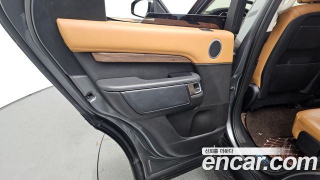Land Rover Discovery 2017 — photo 15