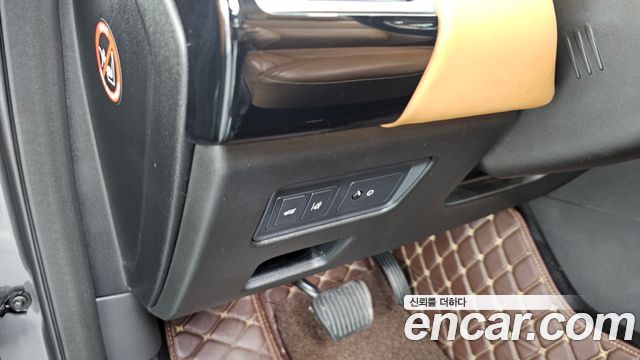 Land Rover Discovery 2017 — photo 27