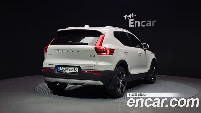 Volvo XC40 2021 — photo 2