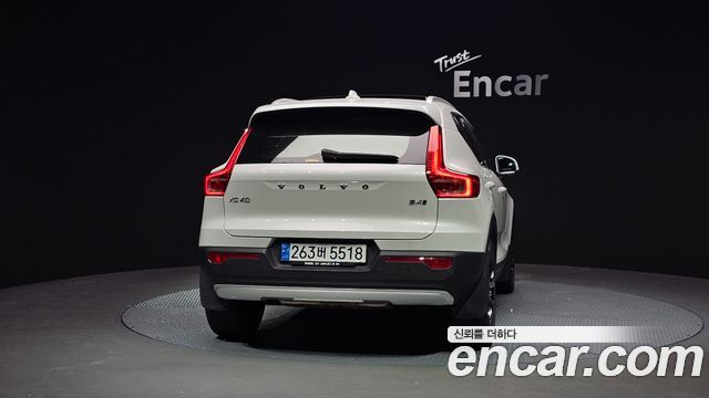 Volvo XC40 2021 — photo 4