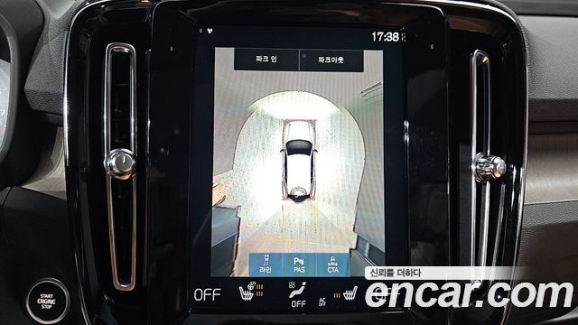 Volvo XC40 2021 — photo 20