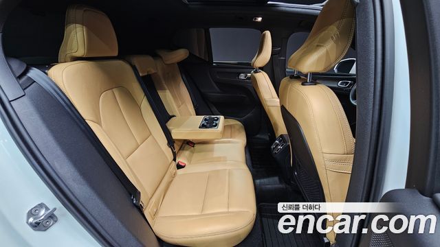 Volvo XC40 2021 — photo 24