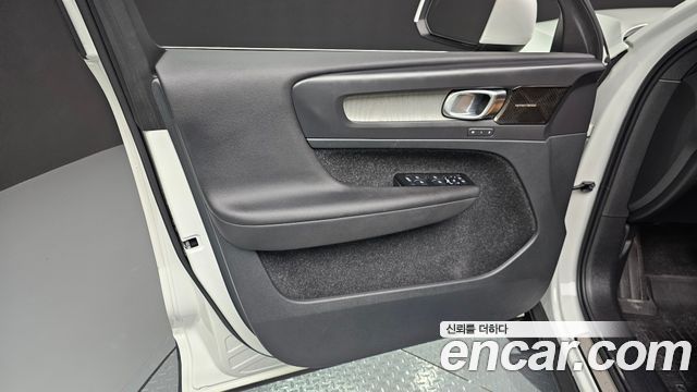 Volvo XC40 2021 — photo 14