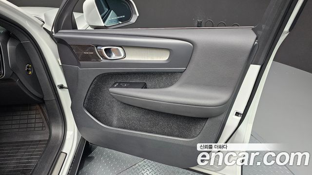Volvo XC40 2021 — photo 15