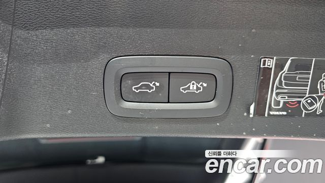 Volvo XC40 2021 — photo 30