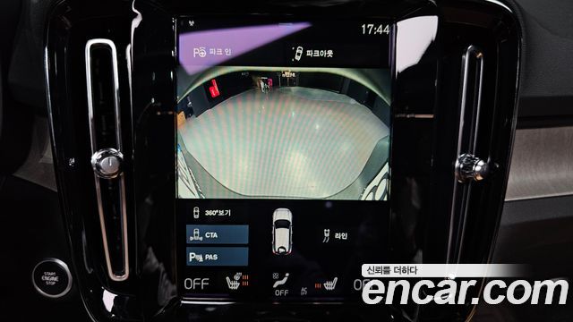Volvo XC40 2021 — photo 32