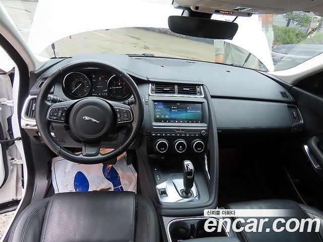 Jaguar E-PACE 2019 — photo 7