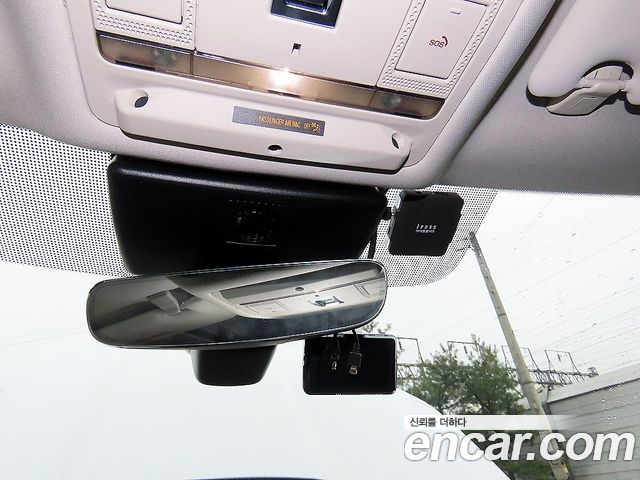 Jaguar E-PACE 2019 — photo 12