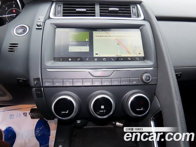 Jaguar E-PACE 2019 — photo 13