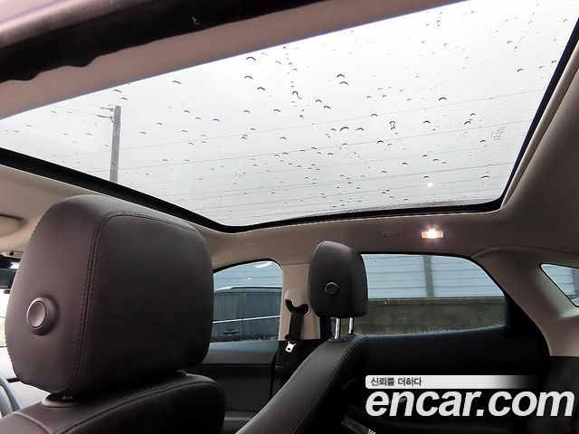 Jaguar E-PACE 2019 — photo 16