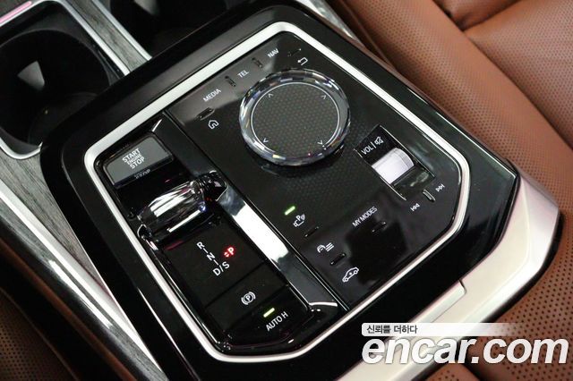 BMW 7-Series 2024 — photo 16