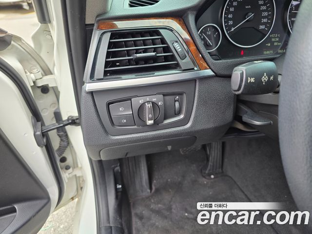BMW 3-Series 2012 — photo 8