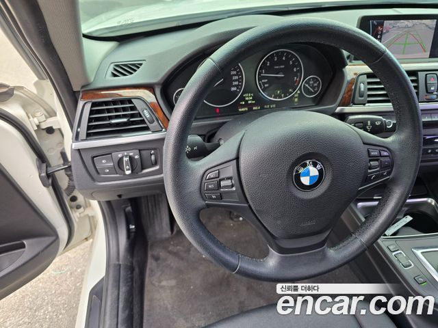 BMW 3-Series 2012 — photo 9
